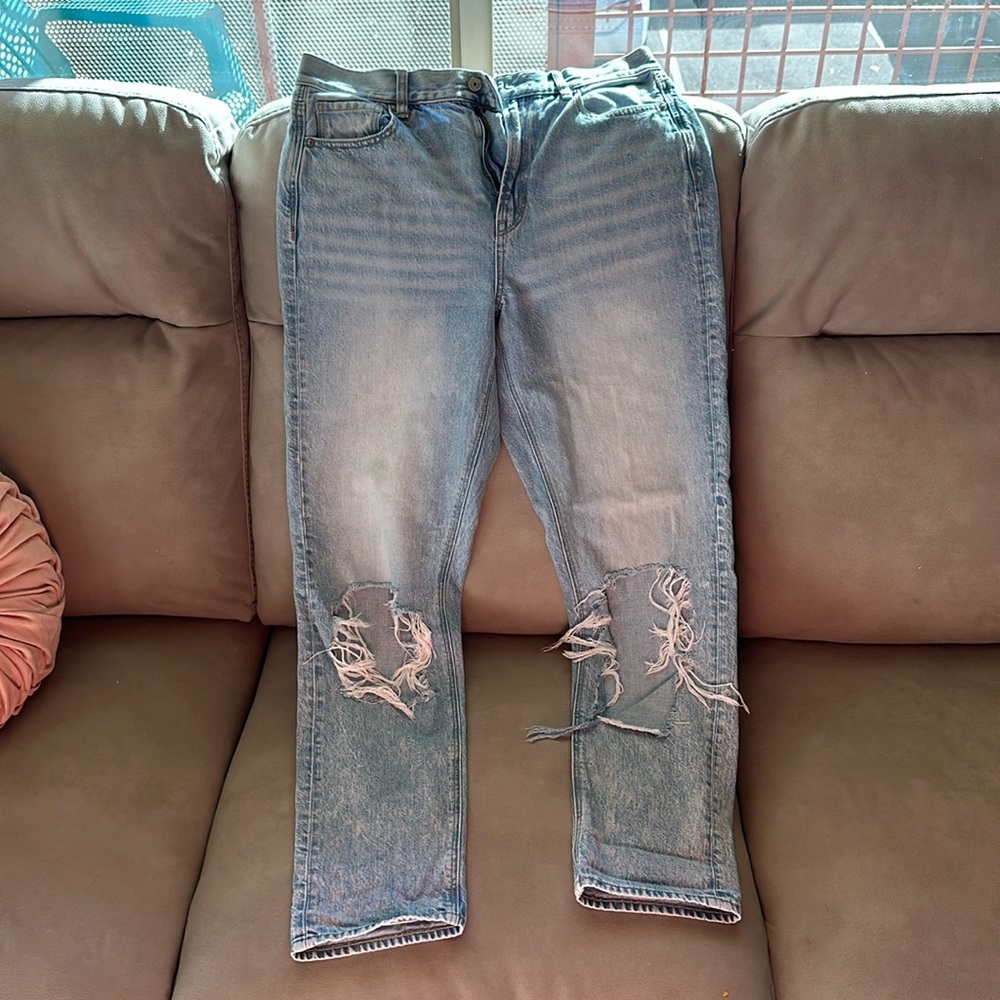 Light wash mom jeans